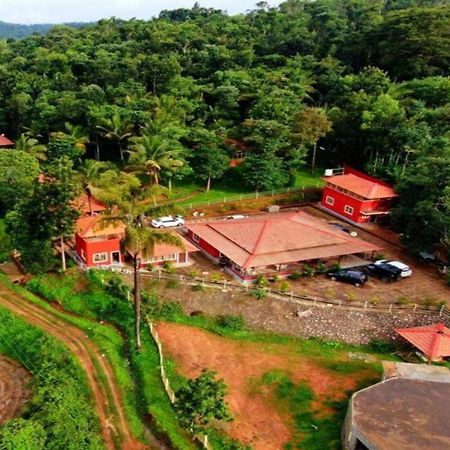 Cs County Resort Sakleshpur Exteriér fotografie